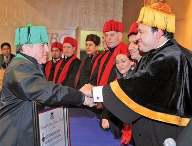 Galardonan al artista Roberto Fabelo con el doctorado "honoris causa".